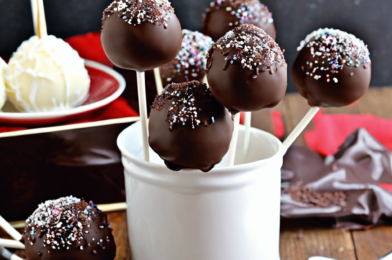 Decadent Chocolate Cake Pops: A Recipe for Chocoholics