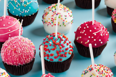 Cake Pops Vs. Cupcakes: Which is the Better Bite-Size Treat?